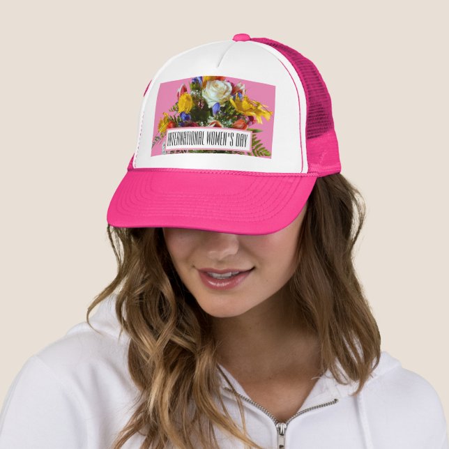 CASQUETTE JOURNÉE INTERNATIONALE DES FEMMES 8 MARS (En situation)