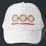 Casquette Joyeux Hanoukka Chanukah Jelly Donut Doughnut<br><div class="desc">Illustration originale d'un beignet de gelée surmonté d'un sucre en poudre. Parfait pour Hanoukka ! Cette illustration de Chanukah est également disponible sur d'autres produits. Ne vois-tu pas ce que tu cherches ? Vous avez besoin d'aide pour la personnalisation ? Contactez Rebecca pour avoir quelque chose conçu pour vous.</div>