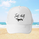 Casquette Juste Chill - Edición Relax<br><div class="desc">Aimez-vous vous détendre et vous amuser ? Ensuite, vous avez besoin de ce casquette génial avec le design "Just Chill". Ce casquette est blanc à l'avant et noir à l'arrière, avec un style de camion en maille pour respirer. Sur le devant, il y a un imprimé noir qui montre une...</div>
