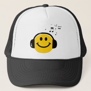 Casquette La musique aime le visage joyeux avec les écouteu