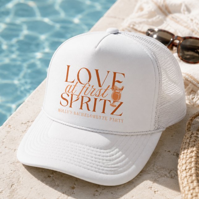 Casquette L'amour au premier Spritz Enterrement de vie de je (Love at First Spritz Bachelorette Trucker Hat)