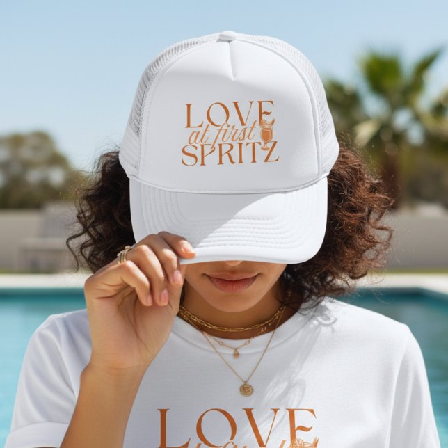 Casquette L'amour au premier Spritz Enterrement de vie de je (Love at First Spritz Bachelorette Trucker Hat)
