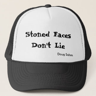 Casquette lapidé de visages