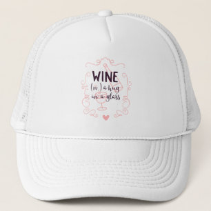 Casquette Le vin drôle est un trou dans un verre