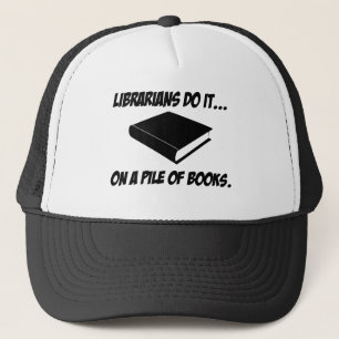 Casquette Les bibliothécaires le font... Sur un tas de livre
