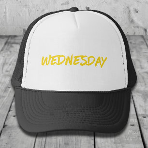 Casquette Lettering Design 'Wednesday' in Yellow