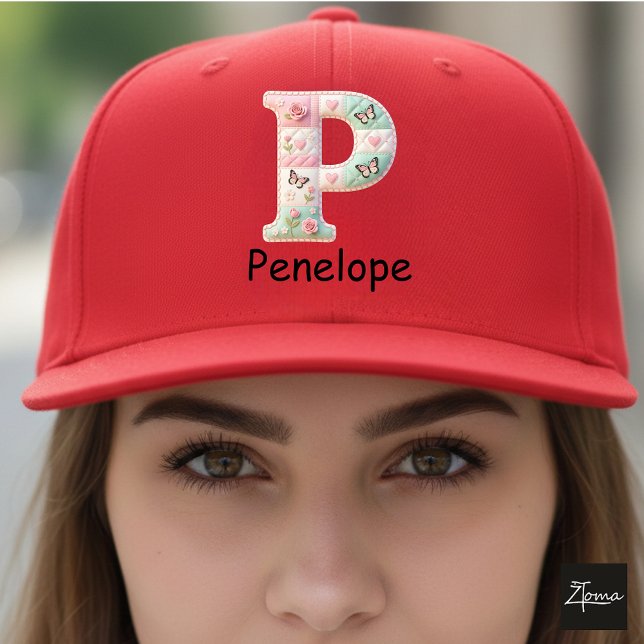 Casquette Lettre initiale P en patchwork matelassé pour la n (This is a sample design. There are several models to choose from, with the name and color changed.)