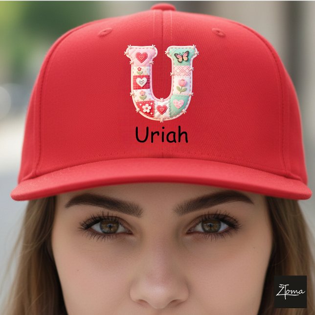 Casquette Lettre initiale U en patchwork matelassé pour la n (This is a sample design. There are several models to choose from, with the name and color changed.)