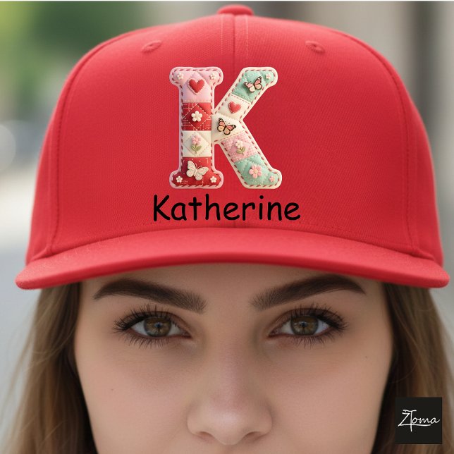 Casquette Lettre K initiale en patchwork matelassé pour la n (This is a sample design. There are several models to choose from, with the name and color changed.)