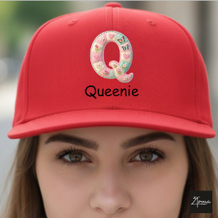 Casquette Lettre Q initiale en patchwork matelassé pour la n