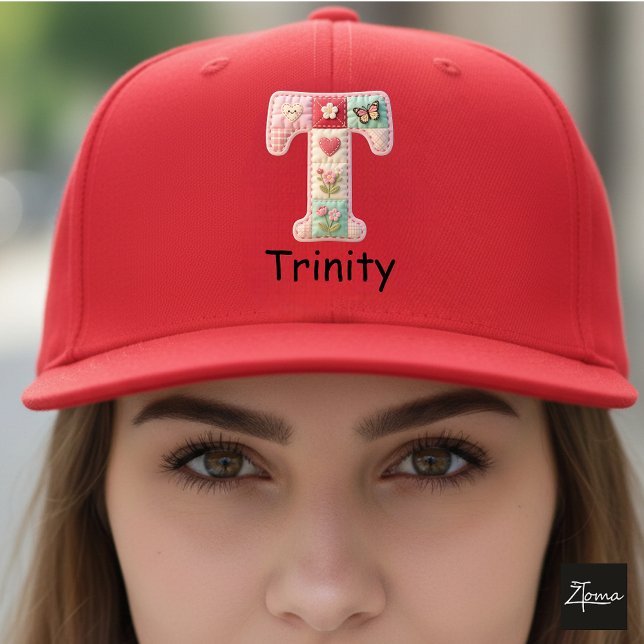 Casquette Lettre T initiale en patchwork matelassé pour la n (This is a sample design. There are several models to choose from, with the name and color changed.)