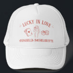 Casquette Lucky in Love Casino Main Draas Vegas Bachelorette<br><div class="desc">Préparez-vous à un week-end de bachelorette en amour avec ce chapeau de camionneur de soirée de casino de Vegas tiré à la main! Parfait pour un week-end de filles Vegas, une bachelorette de casino ou un thème "chanceux amoureux", la mariée sera ravie de s'amuser le week-end avec ses dames les...</div>