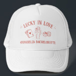 Casquette Lucky in Love Casino Main Draas Vegas Bachelorette<br><div class="desc">Préparez-vous à un week-end de bachelorette en amour avec ce chapeau de camionneur de soirée de casino de Vegas tiré à la main! Parfait pour un week-end de filles Vegas, une bachelorette de casino ou un thème "chanceux amoureux", la mariée sera ravie de s'amuser le week-end avec ses dames les...</div>