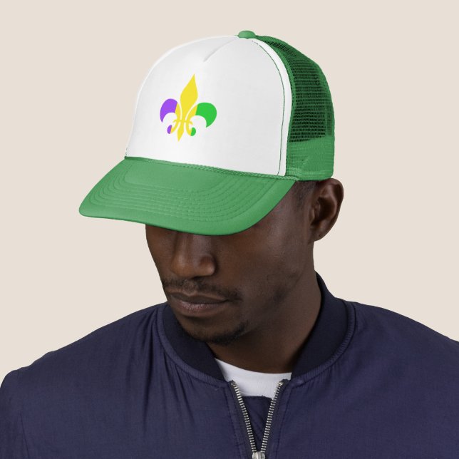 Casquette Mardi Gras Vert Jaune Violet Fleur de Lis (En situation)