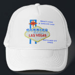 Casquette Marié à Las Vegas<br><div class="desc">Cette casquette de baseball de Las Vegas annonce que vous vous êtes mariés avec une version customisée du signe bienvenu célèbre.</div>