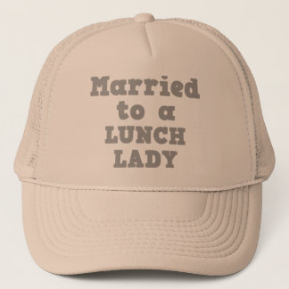 CASQUETTE MARIÉ À UNE DAME DE DÉJEUNER