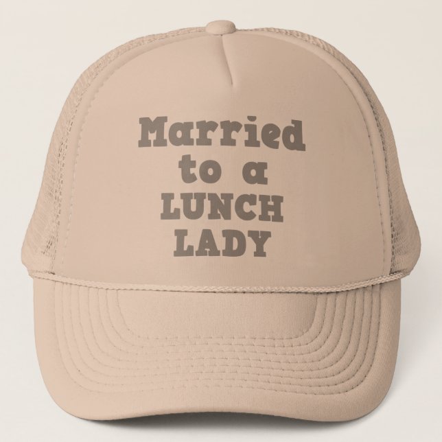CASQUETTE MARIÉ À UNE DAME DE LA CAFÉTÉRIA (Devant)