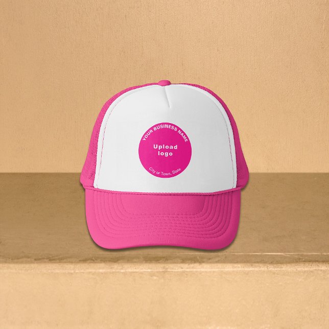 Casquette Marque d'affaires ronde sur chapeau de camion rose (Round business brand on pink and white trucker hat)