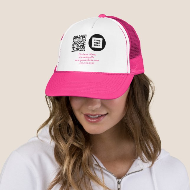 Casquette Médias sociaux QR Code rose moderne Logo d'entrepr (En situation)