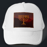 Casquette Menorah de Moshe<br><div class="desc">Dans la Torah Moshe Rabbenu est dit : "Vous ferez une Menorah d'or pur, battu, la Menorah sera faite, sa base, sa branche, ses gobelets, ses boutons, et ses fleurs seront martelées de lui, " [Mot 25:31] et plus tard, "Voir, et construire, selon leur forme que vous êtes montré sur...</div>