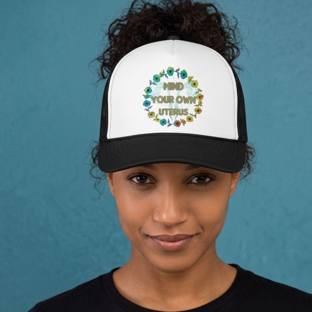 Casquette Mind Your Own Uterus (Créateur téléchargé)