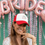 Casquette Mistletoe et Margaritas | Bachelorette de Noël<br><div class="desc">Célébrez le mélange parfait de fête et de plaisir de bachelorette avec ce Mistletoe et Margaritas Trucker Hat! Conçu pour les femmes de chambre, les amis et les fêtards, cet élégant casquette rouge et blanc est un accessoire incontournable pour une fête de bachelorette d'hiver, un rassemblement de vacances ou une...</div>