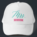 Casquette Mme Etablie Date Personnalisée<br><div class="desc">Ajoutez la date établie ou le nom de famille futur à cette jolie et moderne "Mme". chapeau de camionneur. C'est un grand cadeau pour les futurs mariés ou les jeunes mariés.</div>