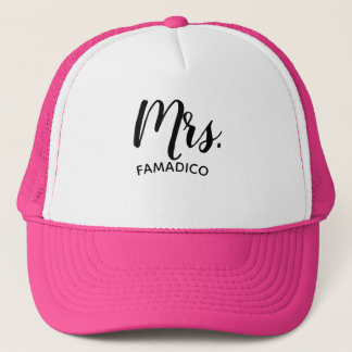Casquette Mme ( Votre nom de famille ) Mariage Trucker Hat