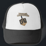 Casquette Moderne Hanoukka Fun Dreidel Champion de la nouvea<br><div class="desc">Célébrez Hanoukka avec fierté et humour tout en se réunissant avec toute la famille. Ce design graphique de festival fait un cadeau parfait pour les vacances. Que ce soit pour votre voisin,  famille,  mari,  oncle ou petit ami</div>