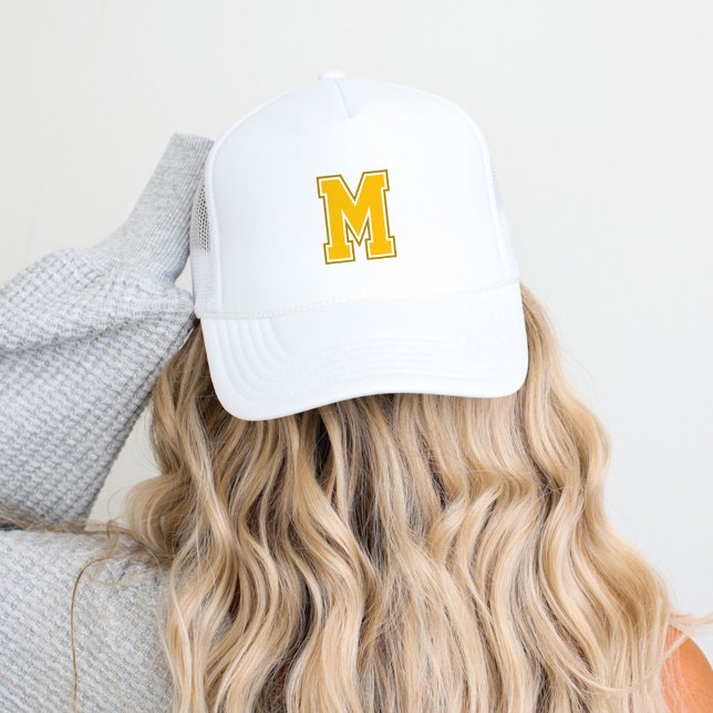 Casquette Monogramme de Varsité jaune (Créateur téléchargé)