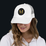 Casquette Monogramme d'or Chapeau de camion noir blanc initi<br><div class="desc">Montrez votre style personnel avec ce chapeau de camionneur branché, avec un design monogramme frappant. Le cercle noir et l'or initial créent un contraste élégant, ce qui en fait un accessoire parfait pour toute tenue, réunion de famille ou événement d'affaires. Pas de minimums, en vrac disponible. Ce casquette est plus...</div>