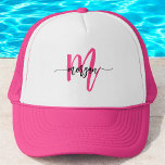 Casquette Monogramme élégant rose chaud moderne<br><div class="desc">Haut de votre regard avec notre chapeau de camion Monogram élégant moderne Hot rose! Doté d'un design rose vif et personnalisé avec votre monogramme dans une police moderne et élégante, ce casquette ajoute une touche chic et personnalisée à votre style. Le dos en maille respirant et la fermeture à ailettes...</div>