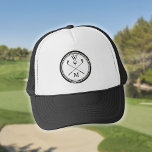 Casquette Monogramme Initiales Golf noir et blanc<br><div class="desc">Personnalisez le nom,  le numéro de trou de localisation et la date pour créer un grand gardien pour célébrer ce trou fantastique en un. Conçu par Thisisnotme©</div>