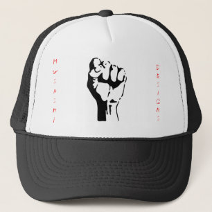 Casquette Musashi conçoit le poing