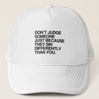 CASQUETTE NE JUGEZ PAS QUELQU'UN PARCE QU'ILS SIGNENT DIFFÉR