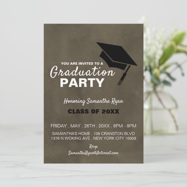 Casquette noir, Graduation Party invitation (Debout devant)