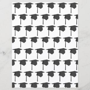Casquette noire et papier de cahier de charges Tas