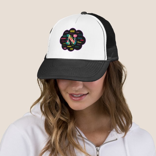 Casquette Nom initial floral de Nana Fleur (En situation)