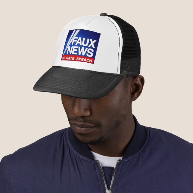 Casquette Nouvelles fausses (En situation)
