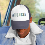 Casquette Oncle #1 | Idée cadeau à l'oncle amusant<br><div class="desc">Célébrez l'oncle le plus cool du monde avec ce chapeau de camionneur "#1 UNCLE" audacieux et élégant ! Conçu dans un texte en bloc d’inspiration rétro avec une palette de couleurs vintages, ce casquette fait un cadeau amusant et réfléchi pour les anniversaires, la fête des pères, ou juste pour la...</div>