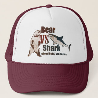 Casquette Ours contre le requin. Qui gagnera ? vous décidez