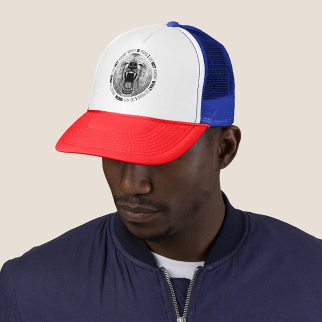 Casquette Ours féroce : œuvre d'art avec phrase défiant (En situation)