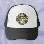 Casquette Panneau de taxi de grand-père<br><div class="desc">Un grand-père's Taxi casquette fait un cadeau idéal pour ce grand-parent généreux qui passe une grande partie de son temps à conduire sa famille à toutes ses activités. Qu'il s'agisse de petits-enfants, d'enfants ou de bons amis, il y a toujours quelqu'un qui est reconnaissant pour sa main d'aide. Avec un...</div>