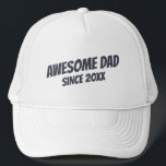 Casquette Papa génial depuis 20XX Moderne Simple<br><div class="desc">Ce design simple et moderne est composé de typographie serif. "Fantastique papa depuis 20XX" sur un bloc de couleur. C'est un cadeau parfait pour votre papa pour son anniversaire,  sa fête des pères,  noël,  etc.</div>