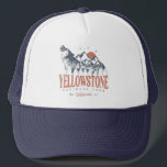 Casquette Parc national de Yellowstone Montagnes Wolf Vintag<br><div class="desc">Design vintage Yellowstone US National Park Wolf, Mountains & Adventure. Super vêtements design pour les personnes qui aiment le camping en plein air, camping, randonneur, randonnée, voyage en voiture, voyage en famille, voyage d'été. Le tee-shirt parfait à porter lors de la planification du voyage dans les parcs nationaux. Une excellente...</div>