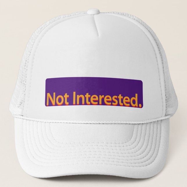 Casquette Pas Intéressé. Texte orange (Devant)