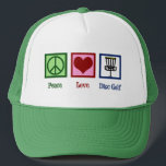 Casquette Peace Love Disk Golf<br><div class="desc">Un joli cadeau de Noël de golf sur disque avec un signe de paix, le coeur, et des paniers de golf sur disque volants utilisés par un golfeur. Le terrain de golf sur disque cool est présent.</div>