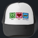 Casquette Peace Love Honey Badgers<br><div class="desc">Un signe de paix, un coeur et un blaireau au miel.</div>