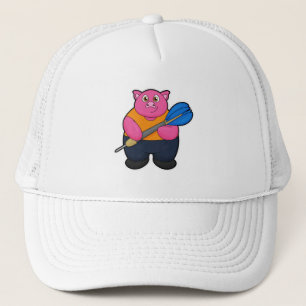 Casquette Pig comme joueur de fléchettes avec fléchettes