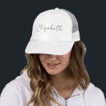 Casquette Pour Son Nom De Script Élégant Girls' Modern<br><div class="desc">Lettre Initiale Personnalisée Nom Pour Lui Pour Son Modèle Élégant Chapeau De Trucker Blanc Tendance.</div>